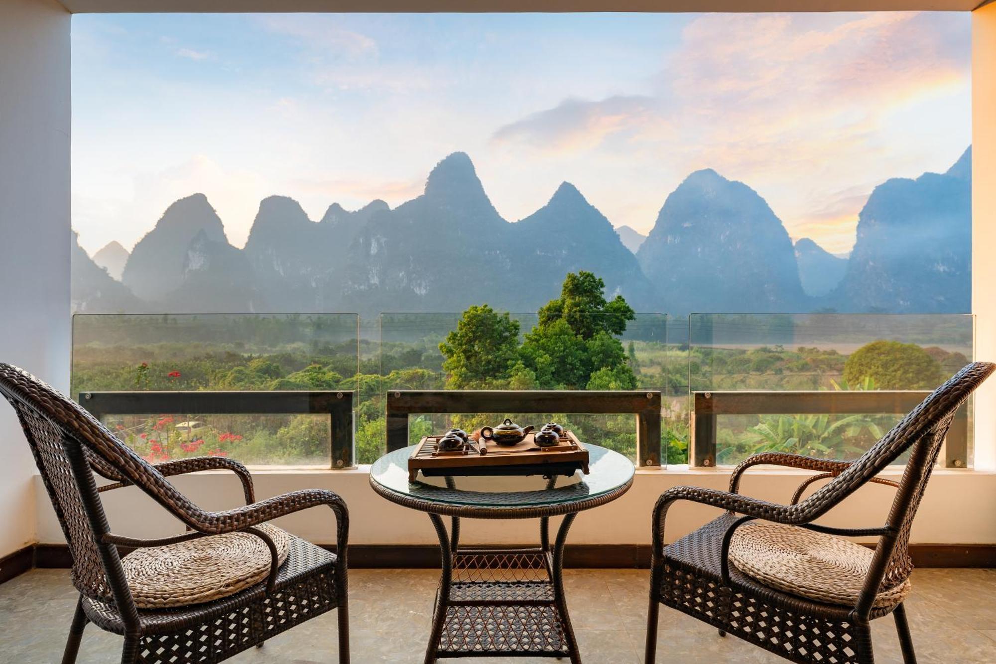 Leisure Courtyard Hotel Yangshuo-Free Shuttle Bus To Yangshuo Station Stay 2 Nights One Way Екстер'єр фото
