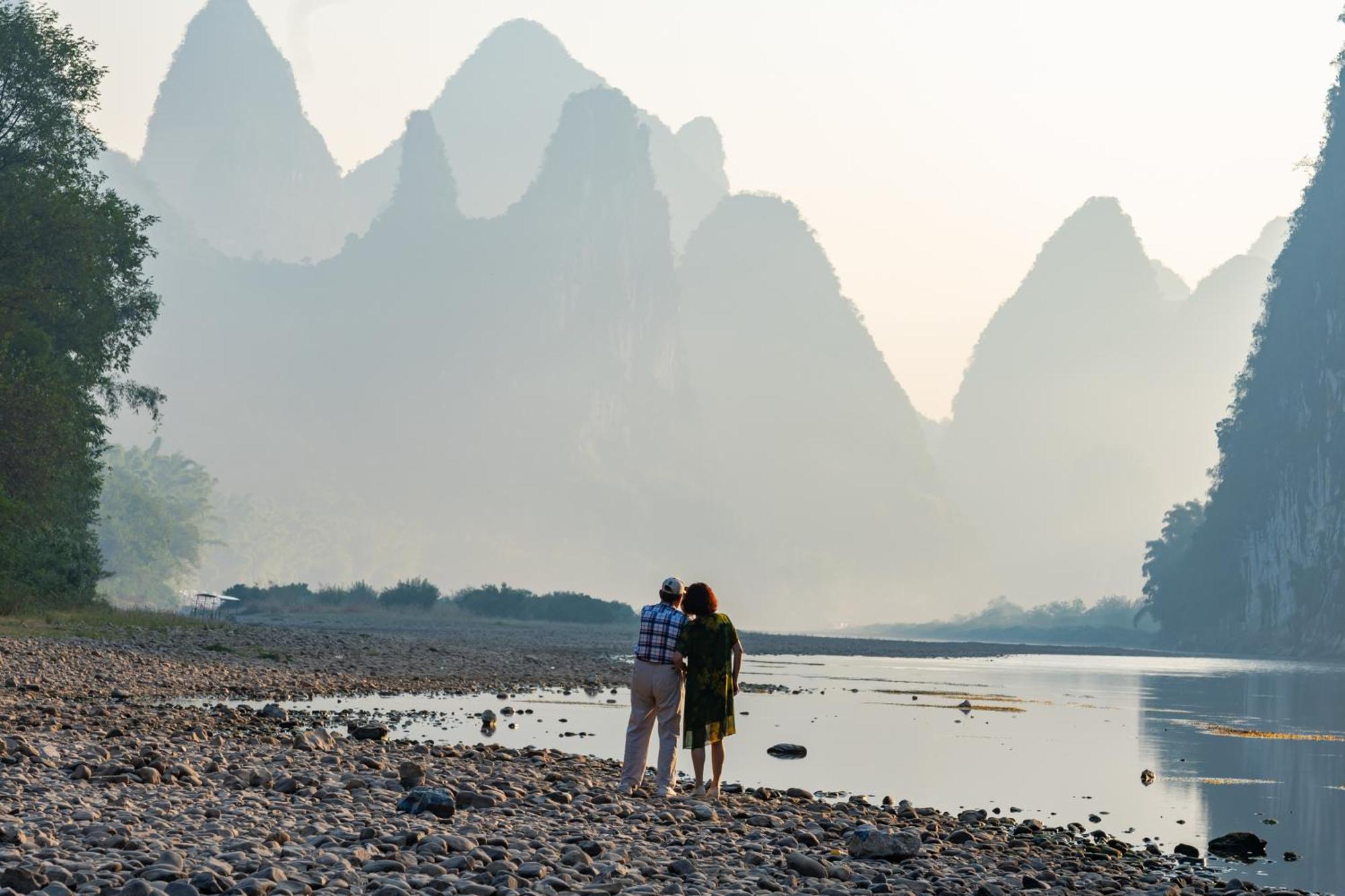 Leisure Courtyard Hotel Yangshuo-Free Shuttle Bus To Yangshuo Station Stay 2 Nights One Way Екстер'єр фото